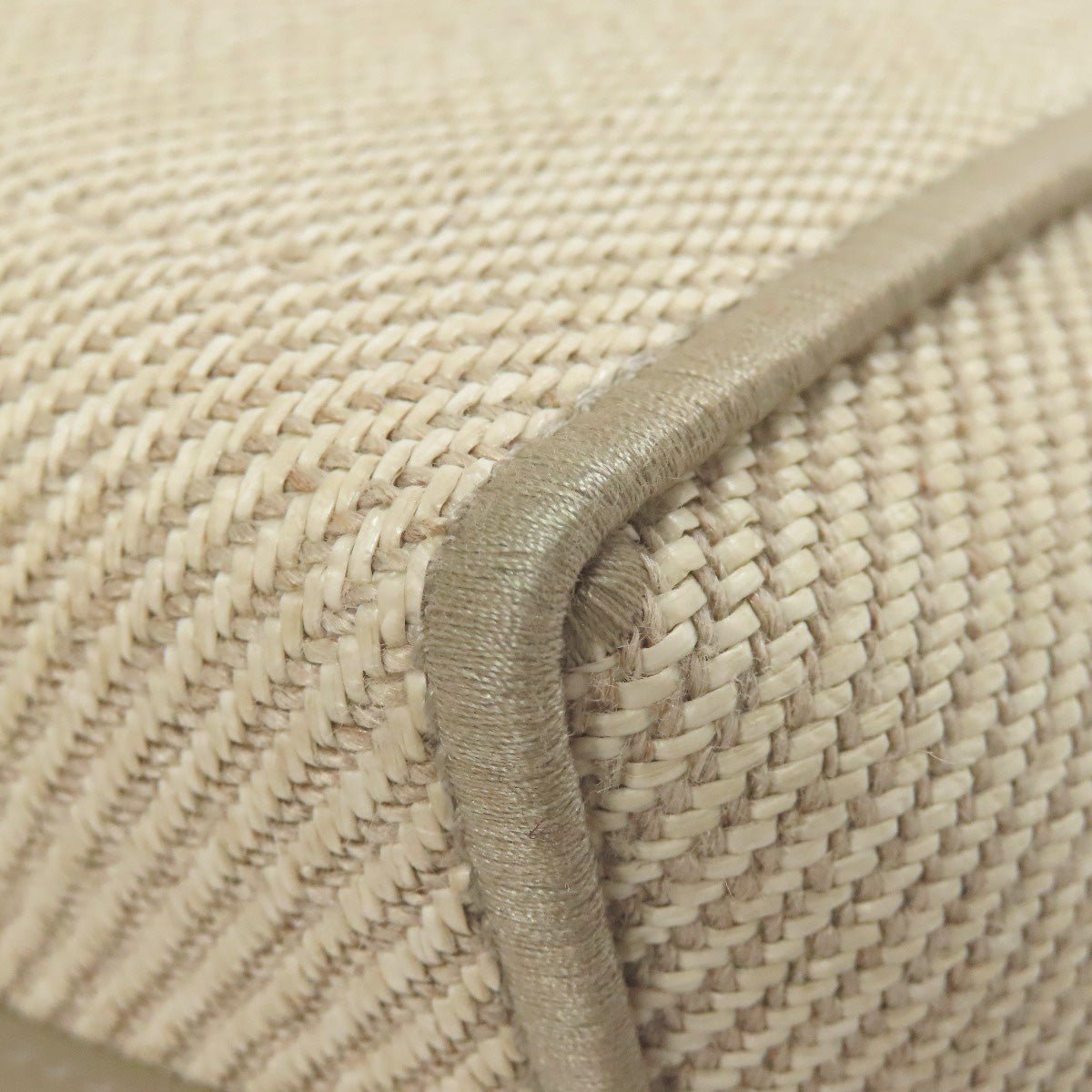 LOEWE – Font Tote Small – Item No. 75623002 – Jonathan Anderson – 2023 – Raffia, Jacquard Canvas – 100% Authentic Pre - Owned Item No. 75623002 - LLUXE.CA