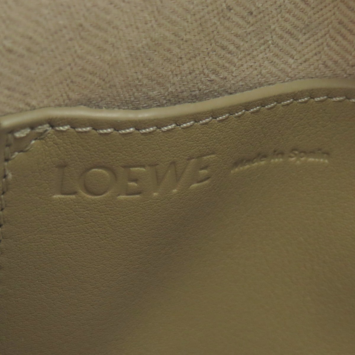 LOEWE – Font Tote Small – Item No. 75623002 – Jonathan Anderson – 2023 – Raffia, Jacquard Canvas – 100% Authentic Pre - Owned Item No. 75623002 - LLUXE.CA
