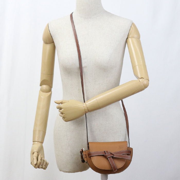 LOEWE – Gatedual Mini Diagonal Shoulder Bag – Model No. 321.12.U62 – Jonathan Anderson – 2022 – 100% Authentic Pre - Owned Item No:usdlo95353011 　 - LLUXE.CA