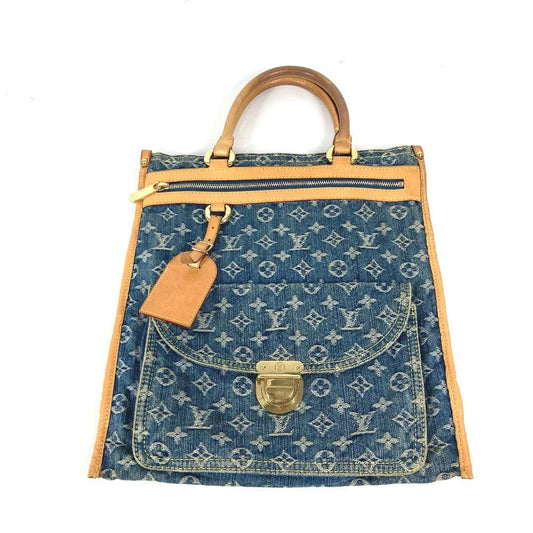 Louis Vuitton Denim Flat Shopper | 1007 - 23644 - 20 MM Blue | Circa 2005 | Made in France - LLUXE.CA