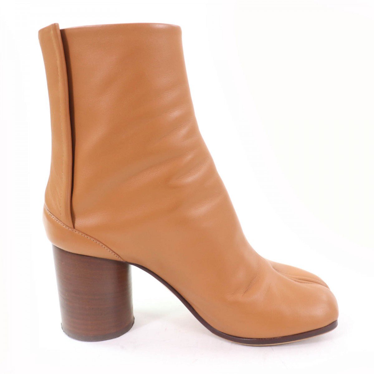 MAISON MARGIELA – Tabi Short Boots – Model No. S58WU0260 – Martin Margiela – 2018 – 100% Authentic Pre - Owned Item No. 00037213 or - LLUXE.CA