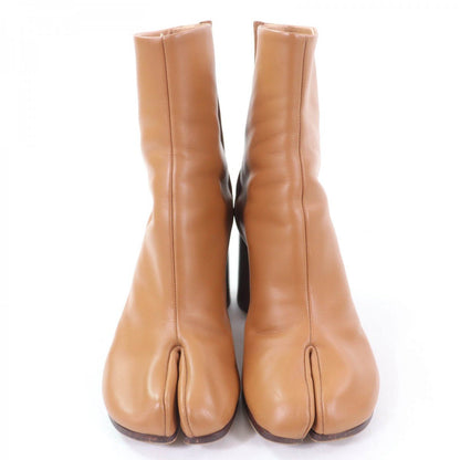 MAISON MARGIELA – Tabi Short Boots – Model No. S58WU0260 – Martin Margiela – 2018 – 100% Authentic Pre - Owned Item No. 00037213 or - LLUXE.CA