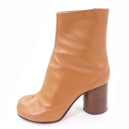 MAISON MARGIELA – Tabi Short Boots – Model No. S58WU0260 – Martin Margiela – 2018 – 100% Authentic Pre - Owned Item No. 00037213 or - LLUXE.CA