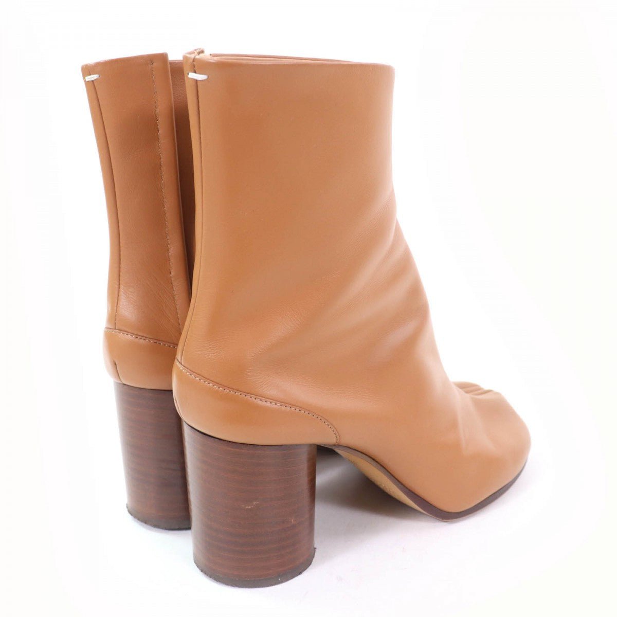 MAISON MARGIELA – Tabi Short Boots – Model No. S58WU0260 – Martin Margiela – 2018 – 100% Authentic Pre - Owned Item No. 00037213 or - LLUXE.CA