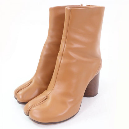 MAISON MARGIELA – Tabi Short Boots – Model No. S58WU0260 – Martin Margiela – 2018 – 100% Authentic Pre - Owned Item No. 00037213 or - LLUXE.CA